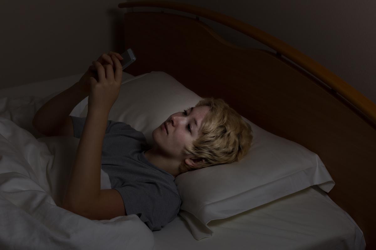 overuse of cell phones causes trauma in young brains essay